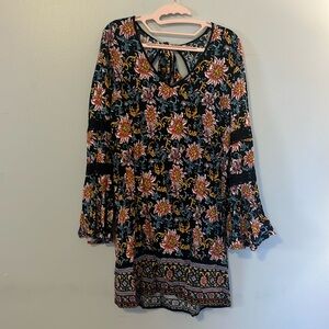 Women’s large dress, floral, tie back, flare sleve